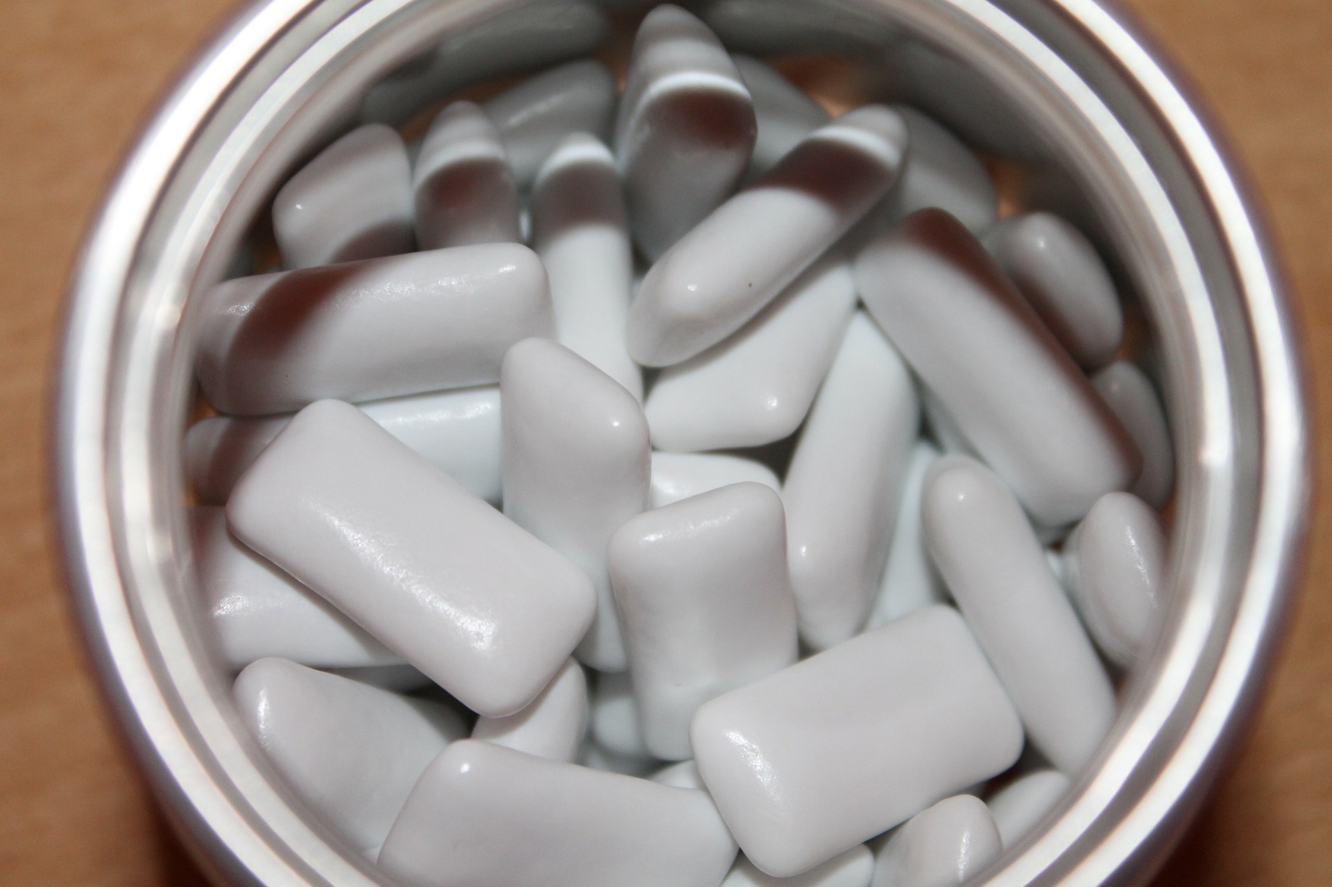 What conventional chewing gums are made of | Alpengummi